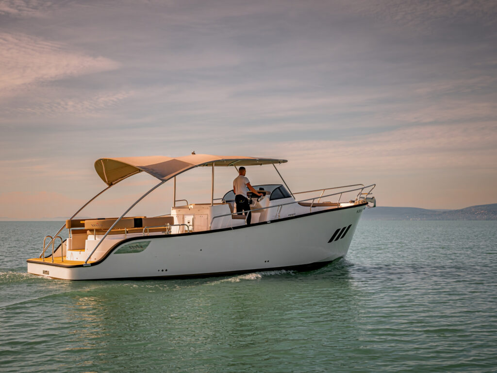 WIA 330 Elektroyacht