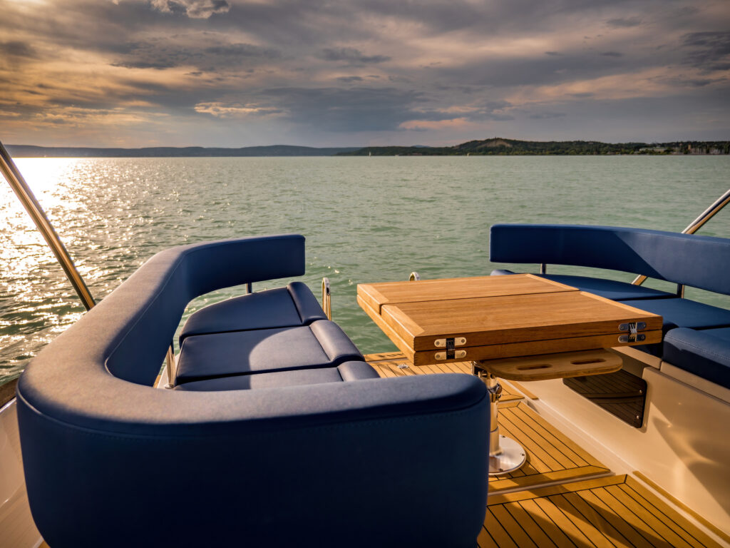 WIA 330 Elektroyacht