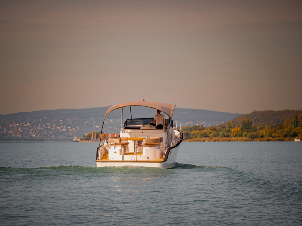 WIA 330 Elektroyacht