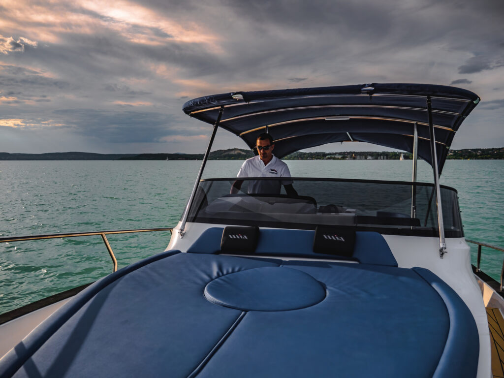 WIA 330 Elektroyacht