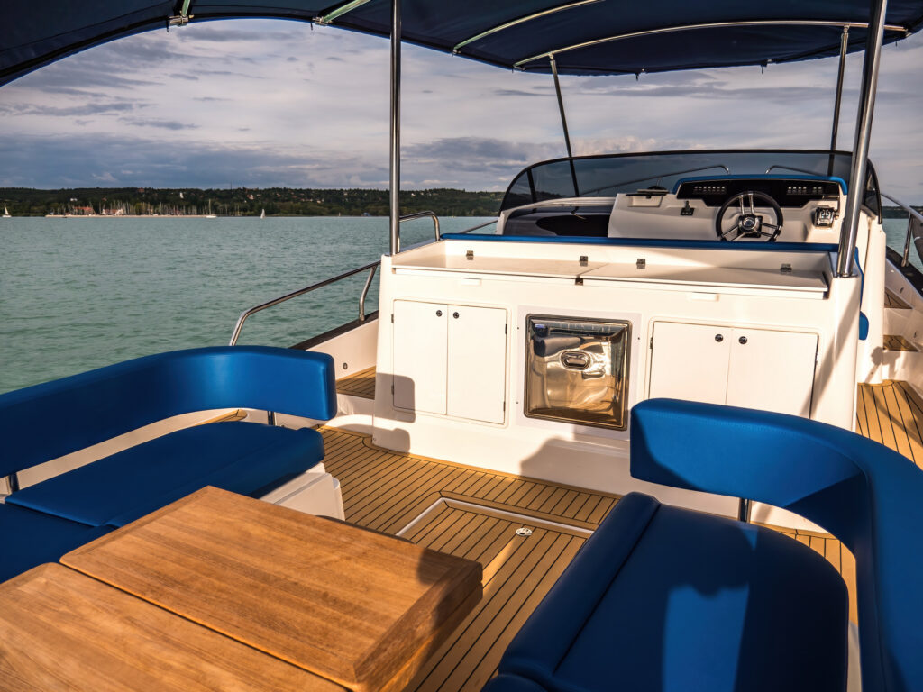 WIA 330 Elektroyacht