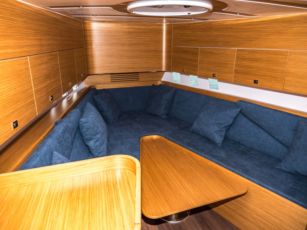 WIA 330 Elektroyacht