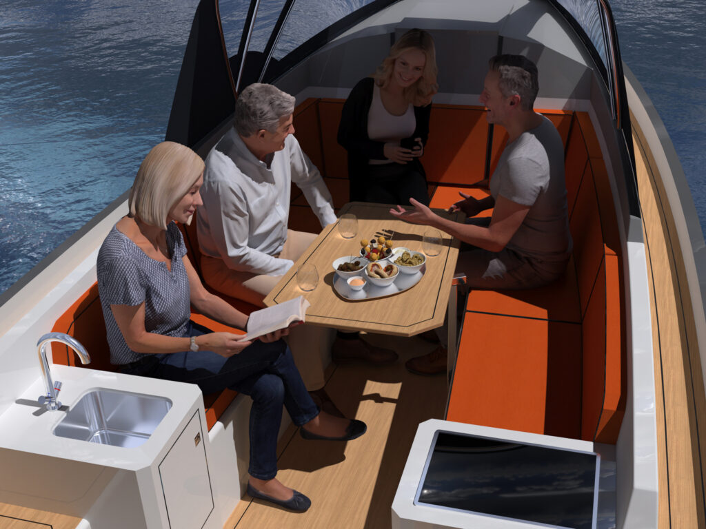 Tide24M-Sloep, Gäste-Cockpit mit Tisch und dem Bereich der von der Persenning geschützt wird.